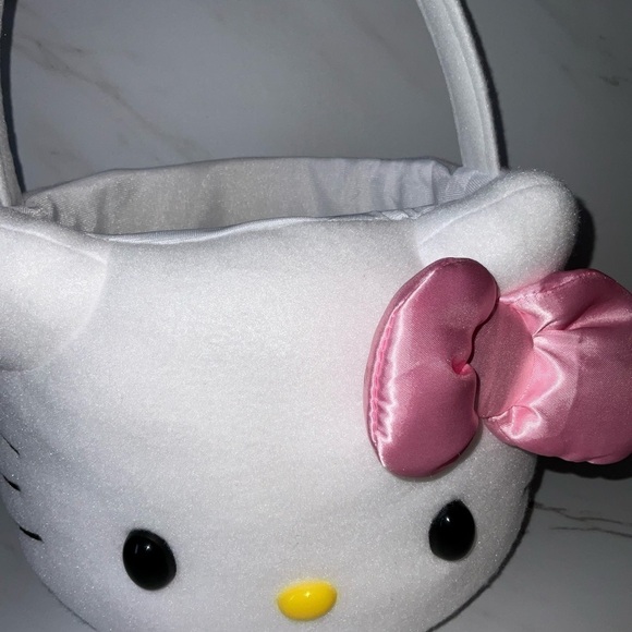 Hello Kitty plush Easter basket/bucket - Picture 4 of 12